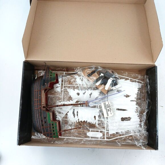 ZVEZDA 9042 Flying Dutchman Ghost Ship Unassembled Model Kit Glow in Dark - Picture 8 of 9